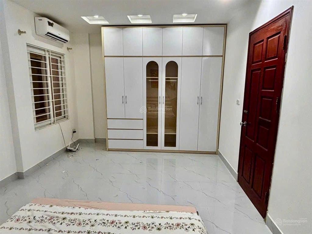 Cho thuê nhà 40m 5 tầng ngõ phố hoàng quốc việt  nhà mới tinh sạch đẹp giá 15tr/tháng