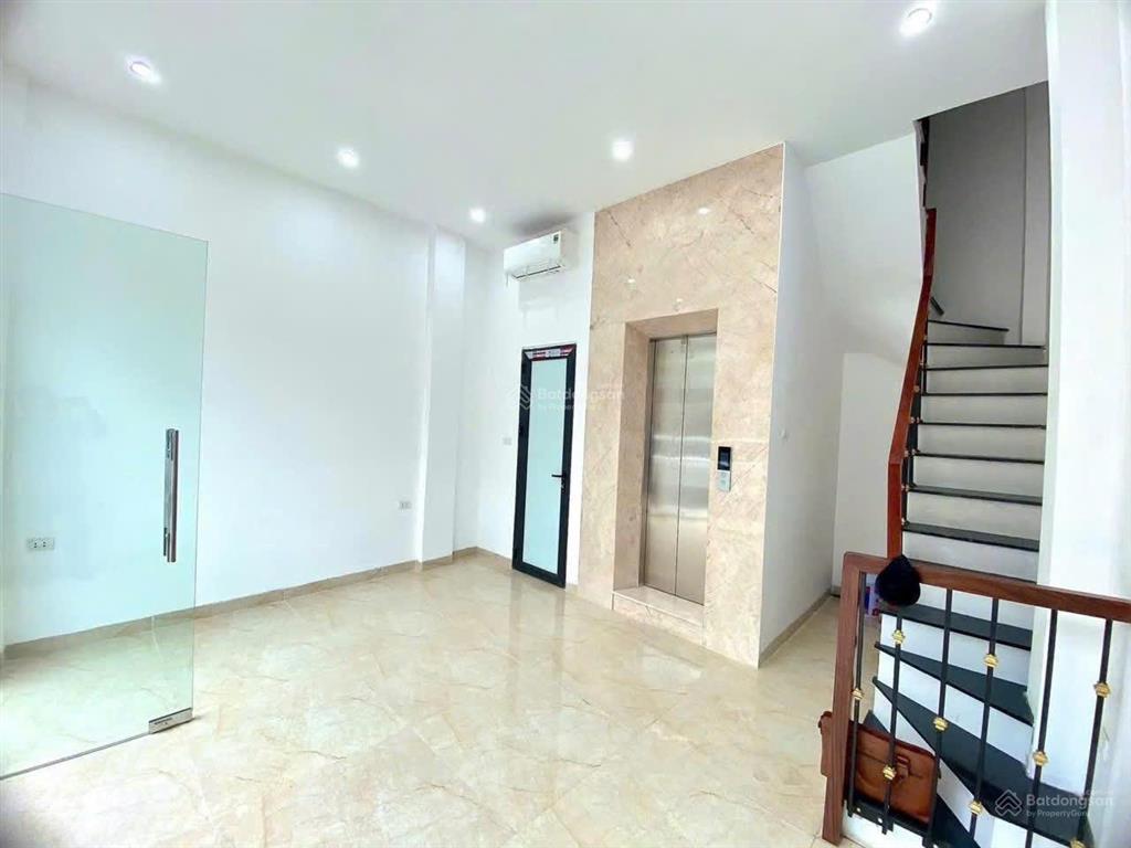 Cho thuê nhà 30m2 6 tầng thang máy, nhà mới đẹp, tại đội cấn ba đình 25tr/tháng