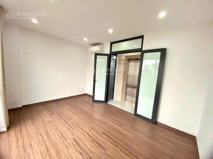 Cho thuê nhà 30m2 6 tầng thang máy, nhà mới đẹp, tại đội cấn ba đình 25tr/tháng