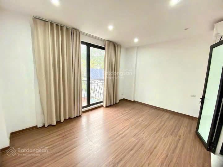 Cho thuê nhà 30m2 6 tầng thang máy, nhà mới đẹp, tại đội cấn ba đình 25tr/tháng