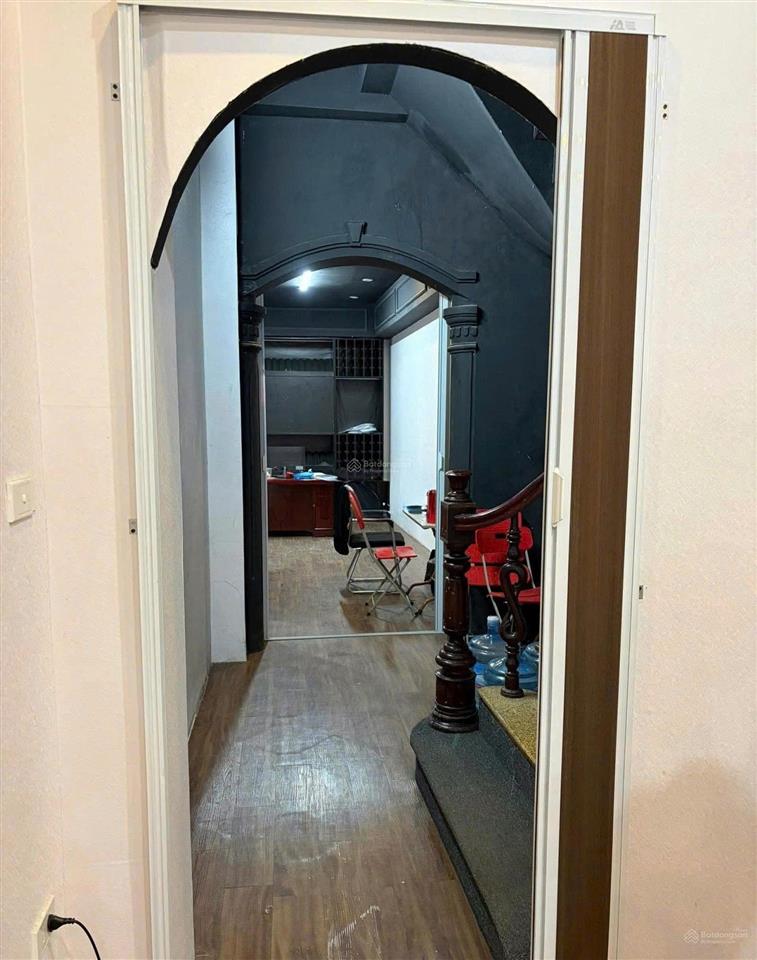 Cho thuê nhà 60m2 mặt phố kim mã, ba đình, 5 tầng giá 35tr/tháng