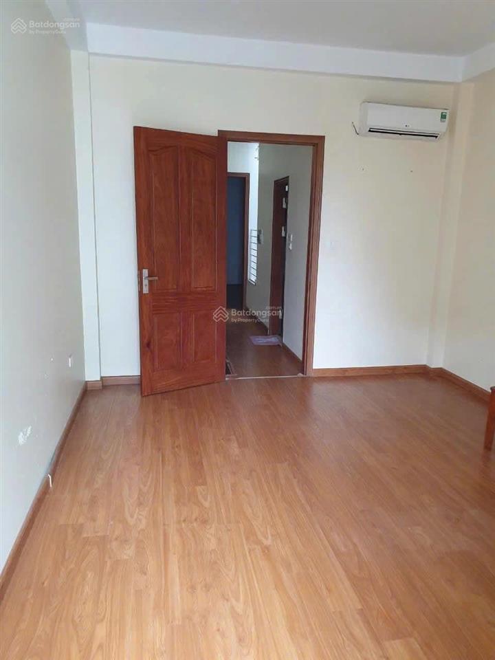 Cho thuê nhà 50m, 5 ngủ hoàng quốc việt, ô tô ngủ trong nhà, 20tr/tháng