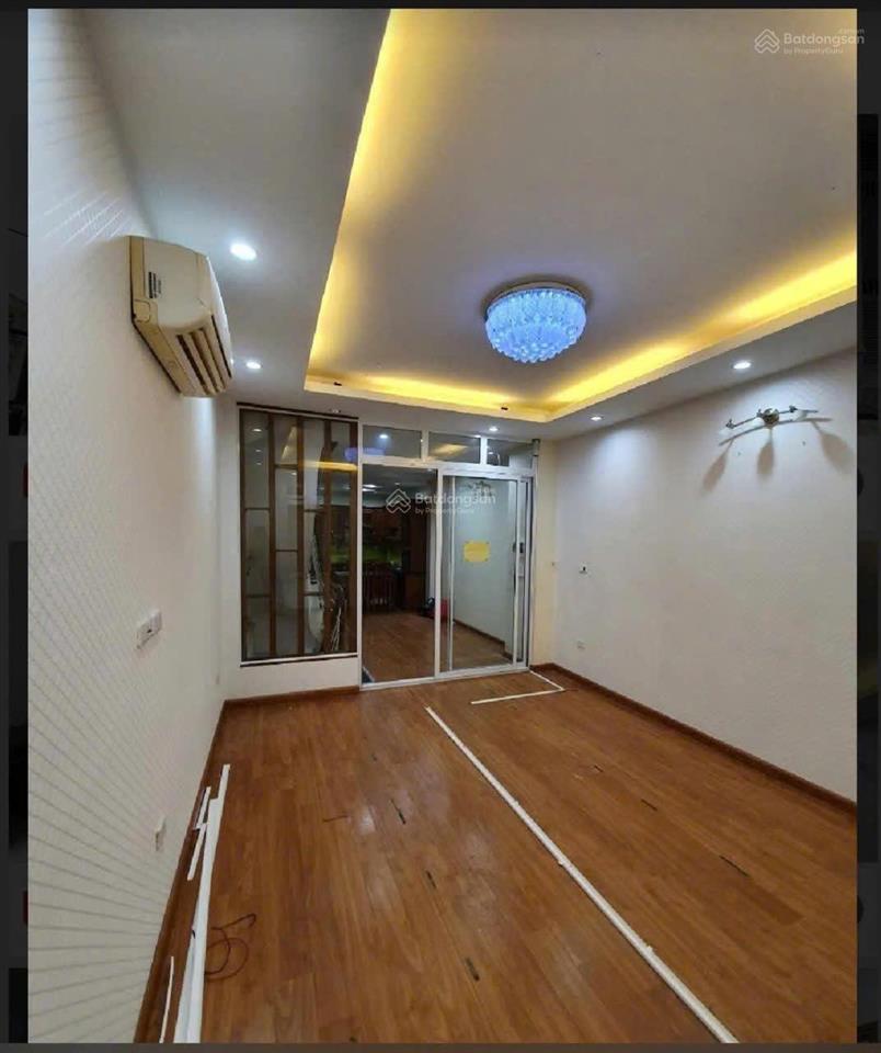 Cho thuê nhà 50m, 5 ngủ hoàng quốc việt, ô tô ngủ trong nhà, 20tr/tháng
