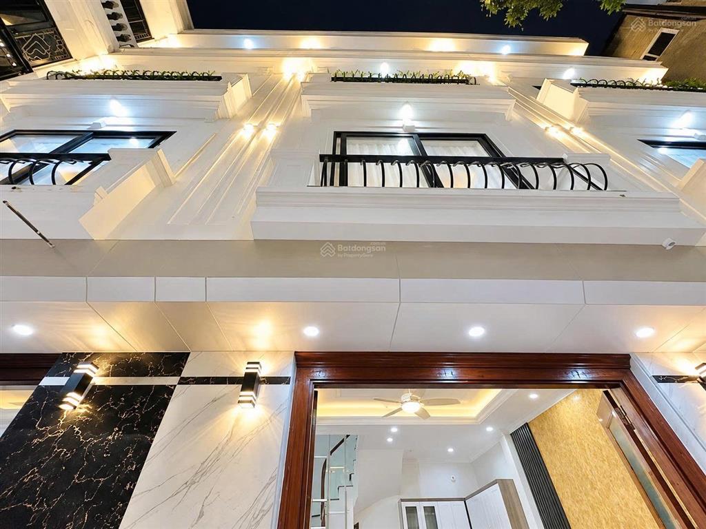 Cho thuê nhà 30m, 3 ngủ mới sạch đẹp long lanh quan hoa cầu giấy chỉ 14tr/tháng