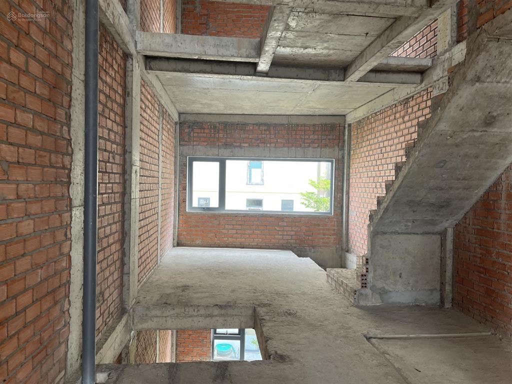 Cho thuê nhà thô, tiện làm căn hộ dịch vụ hoặc văn phòng, gần võ văn kiệt, cách quận 1 chỉ 30 phút