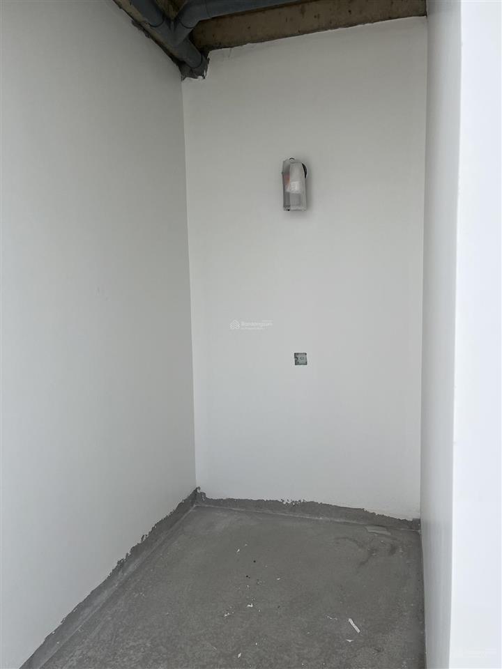 Cho thuê nhà thô, tiện làm căn hộ dịch vụ hoặc văn phòng, gần võ văn kiệt, cách quận 1 chỉ 30 phút