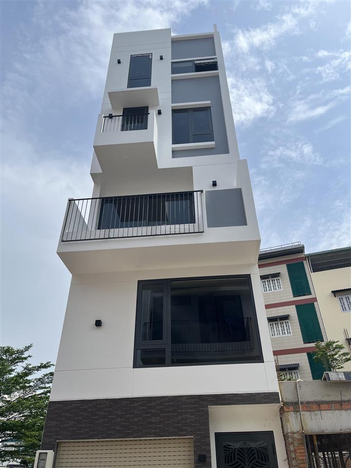 Cho thuê nhà thô, tiện làm căn hộ dịch vụ hoặc văn phòng, gần võ văn kiệt, cách quận 1 chỉ 30 phút