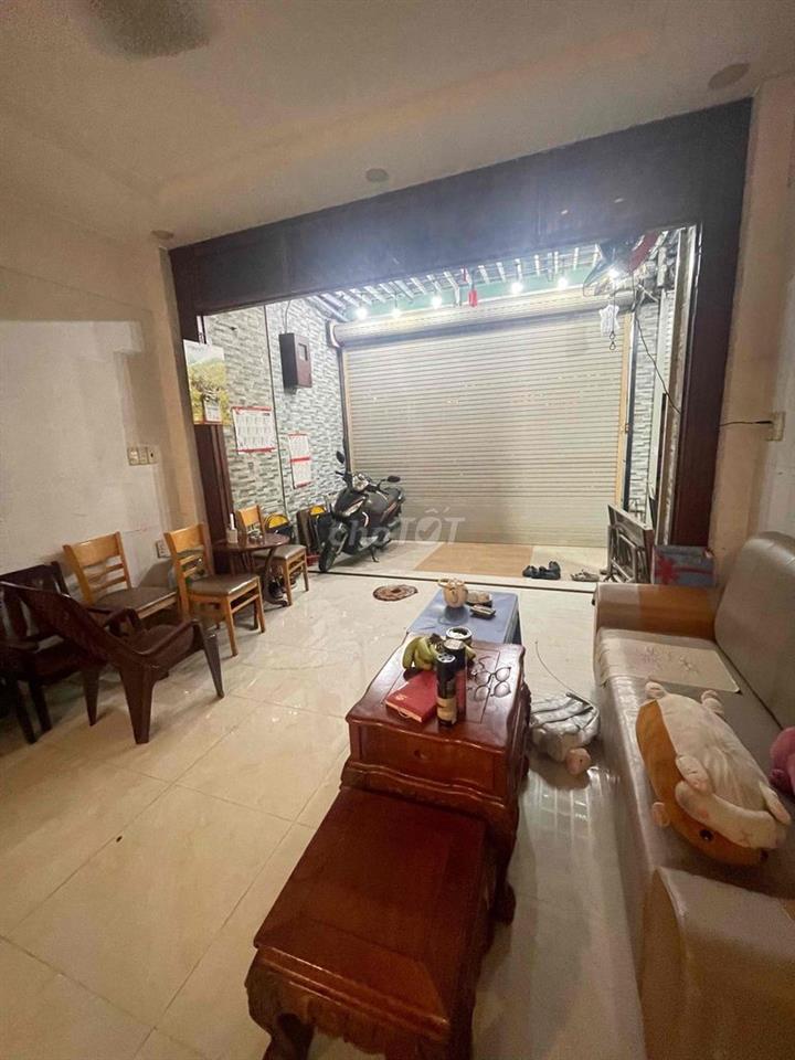 MĂT TIỀN 2 Ô TÔ TRÁNH NHAU. SIÊU ĐẸP. 5TR8 /THÁNG