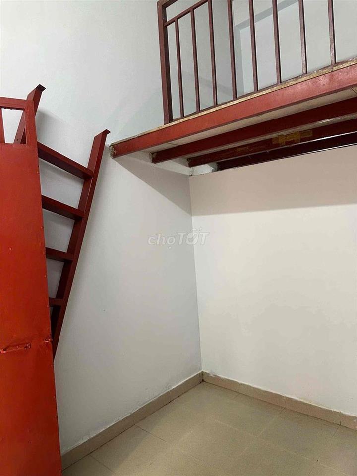 Phòng đường lớn. khu biệt thự. 3trieu. Sát sông mát mẻ.