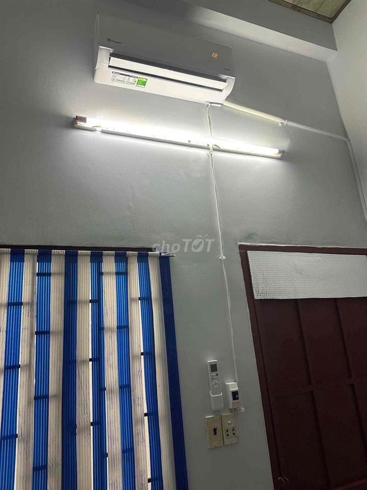 Phòng đường lớn. khu biệt thự. 3trieu. Sát sông mát mẻ.