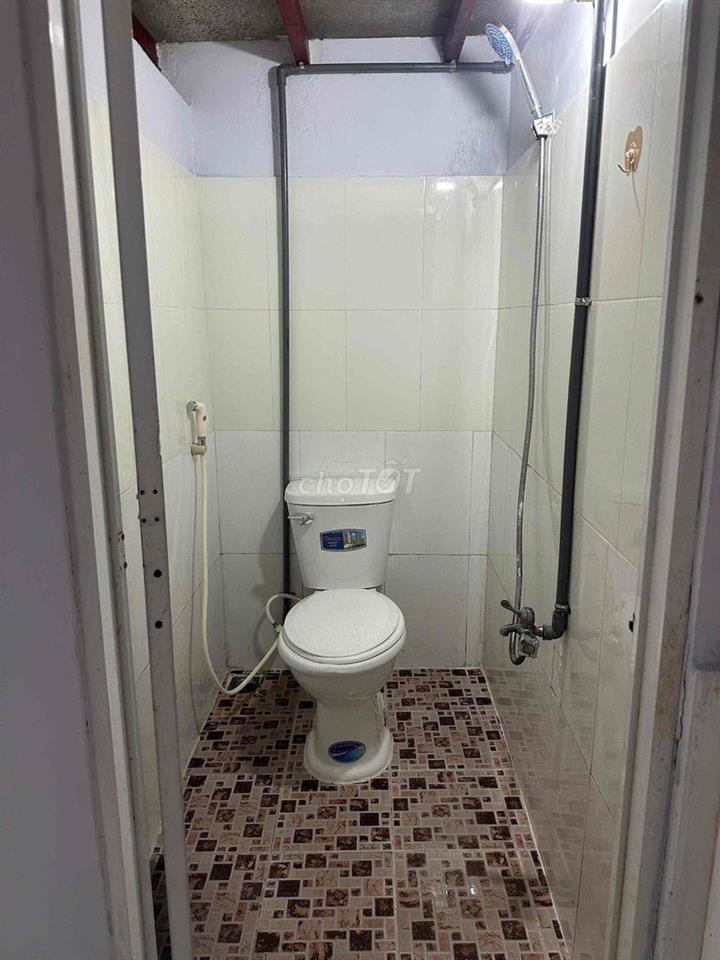 Phòng đường lớn. khu biệt thự. 3trieu. Sát sông mát mẻ.