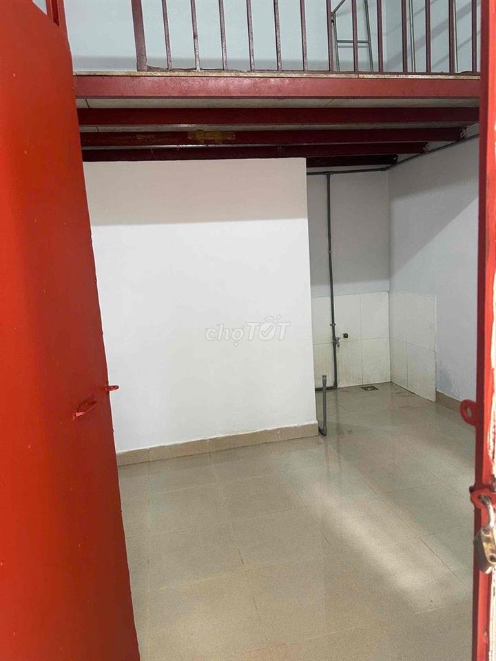Phòng đường lớn. khu biệt thự. 3trieu. Sát sông mát mẻ.