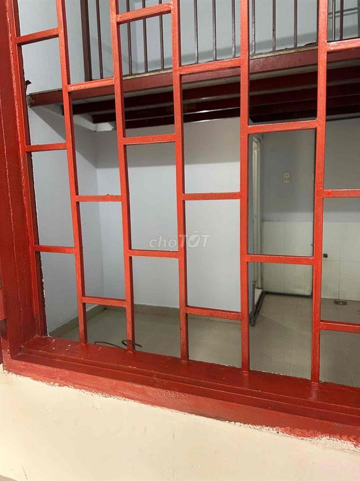 Phòng đường lớn. khu biệt thự. 3trieu. Sát sông mát mẻ.