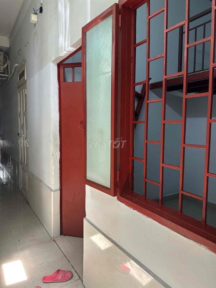 Phòng đường lớn. khu biệt thự. 3trieu. Sát sông mát mẻ.
