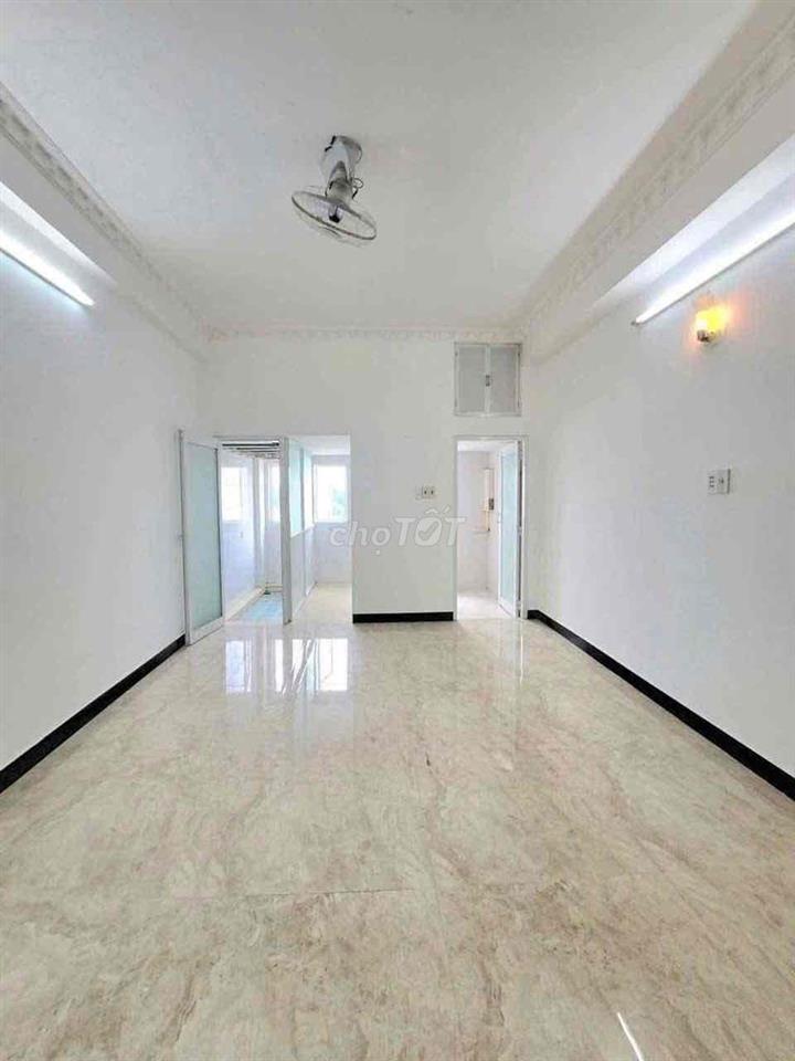 Chung cư cao cấp 3tr9. Điện 2k6. Ngay cityland