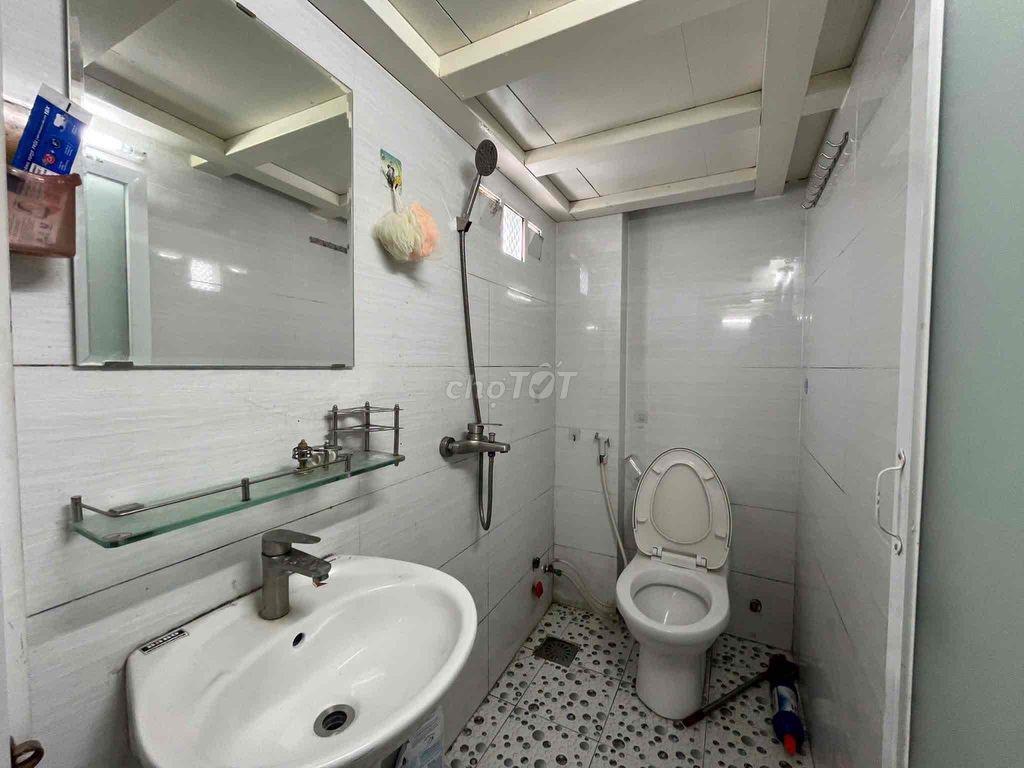 Chủ nhà tốt bụng, thân thiện. Lắp máy lọc nước RO cho khách