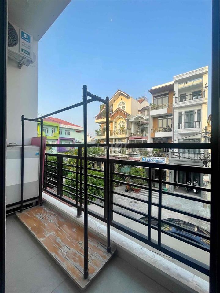 free xe máy. Ngay công viên. 2 chổ ô tô miễn phí