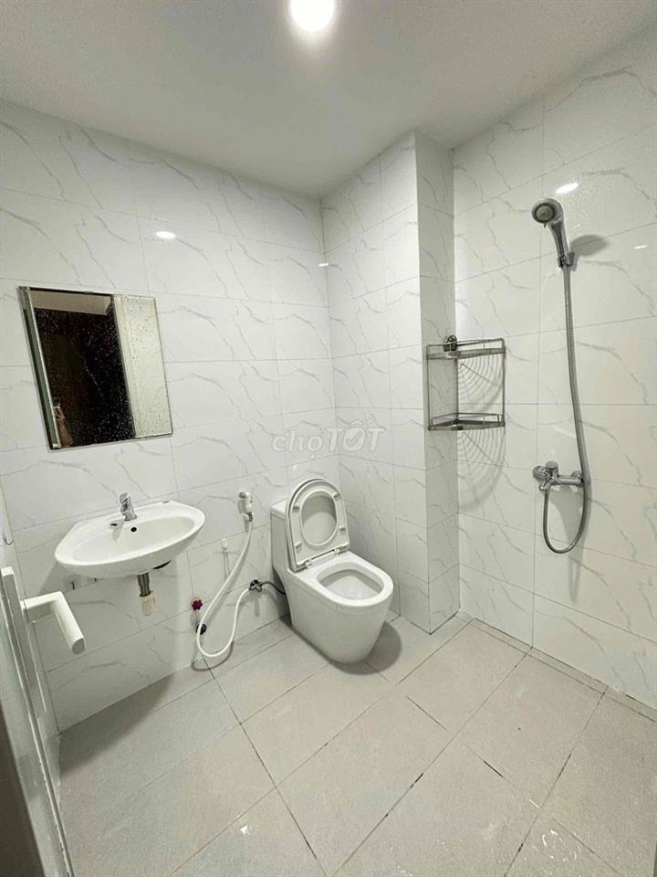 free xe máy. Ngay công viên. 2 chổ ô tô miễn phí