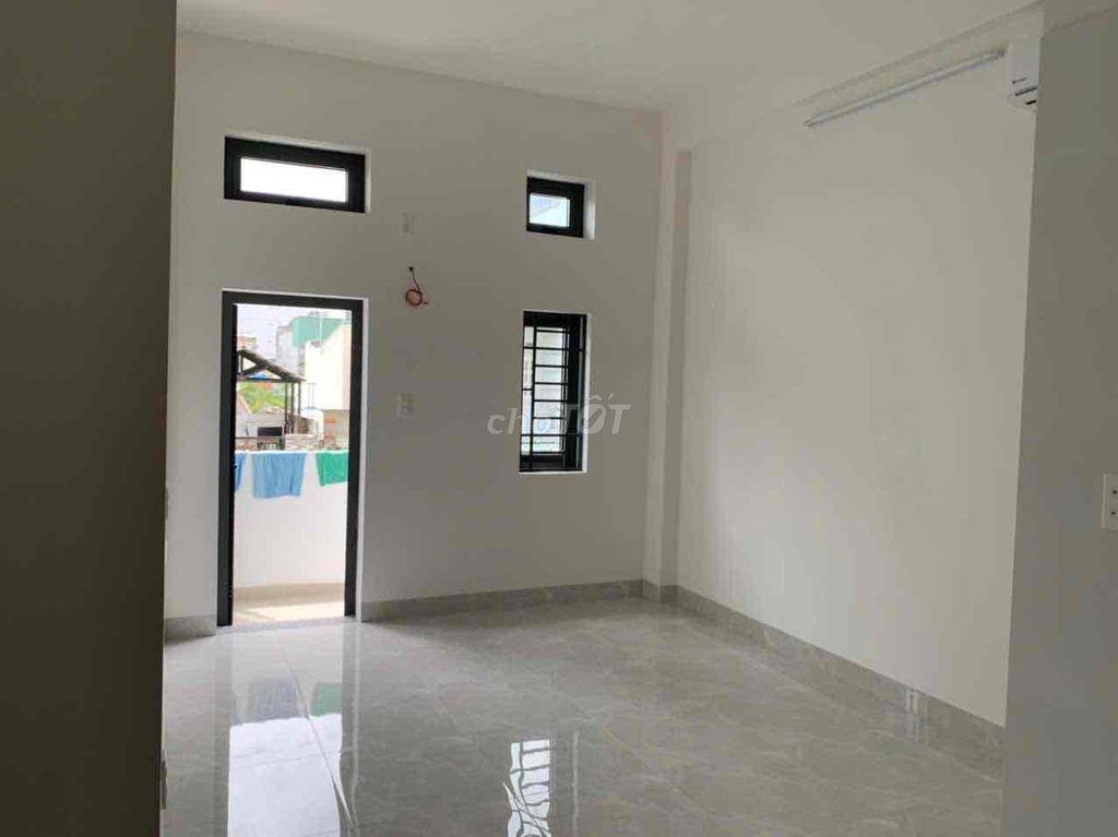 free xe máy. Ngay công viên. 2 chổ ô tô miễn phí