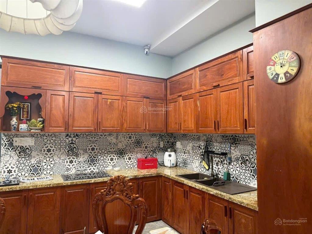 Hàng hiếm! giảm giá bán gấp nhà 6x13.5m. 4 tầng. hẻm xe hơi. đào tông nguyên. nhà bè. giá 7.9 tỷ