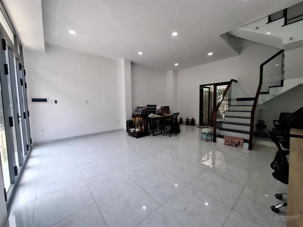 Giảm sâu chỉ 5.3 tỷ. dt 104,6m2 nhà 3 tầng st. hẻm oto huỳnh tấn phát. tt nhà bè