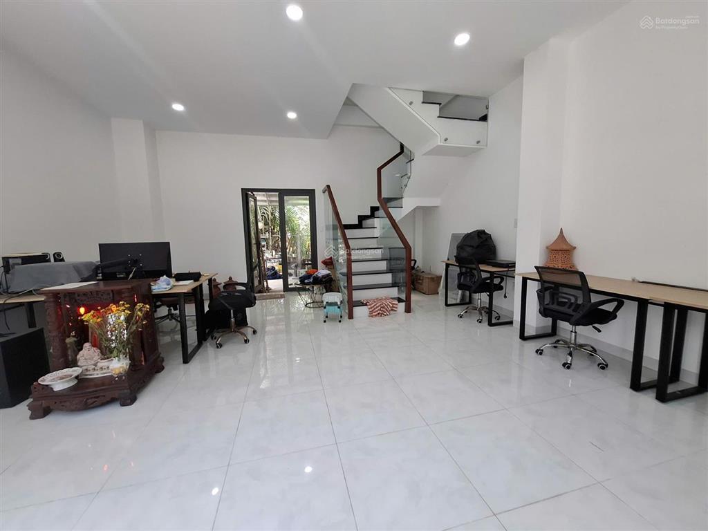 Giảm sâu chỉ 5.3 tỷ. dt 104,6m2 nhà 3 tầng st. hẻm oto huỳnh tấn phát. tt nhà bè