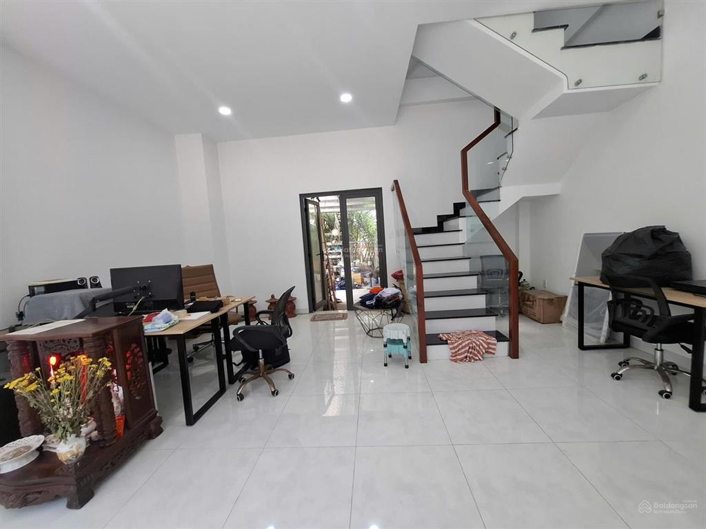 Giảm sâu chỉ 5.3 tỷ. dt 104,6m2 nhà 3 tầng st. hẻm oto huỳnh tấn phát. tt nhà bè
