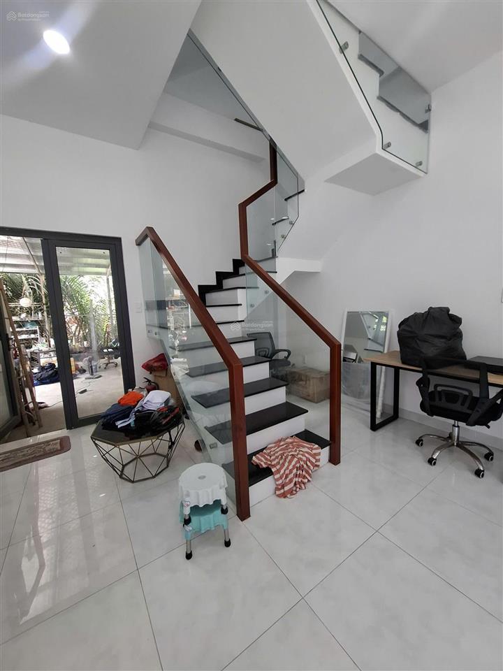 Giảm sâu chỉ 5.3 tỷ. dt 104,6m2 nhà 3 tầng st. hẻm oto huỳnh tấn phát. tt nhà bè