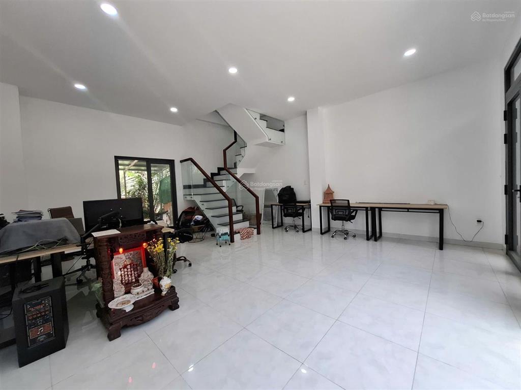 Giảm sâu chỉ 5.3 tỷ. dt 104,6m2 nhà 3 tầng st. hẻm oto huỳnh tấn phát. tt nhà bè