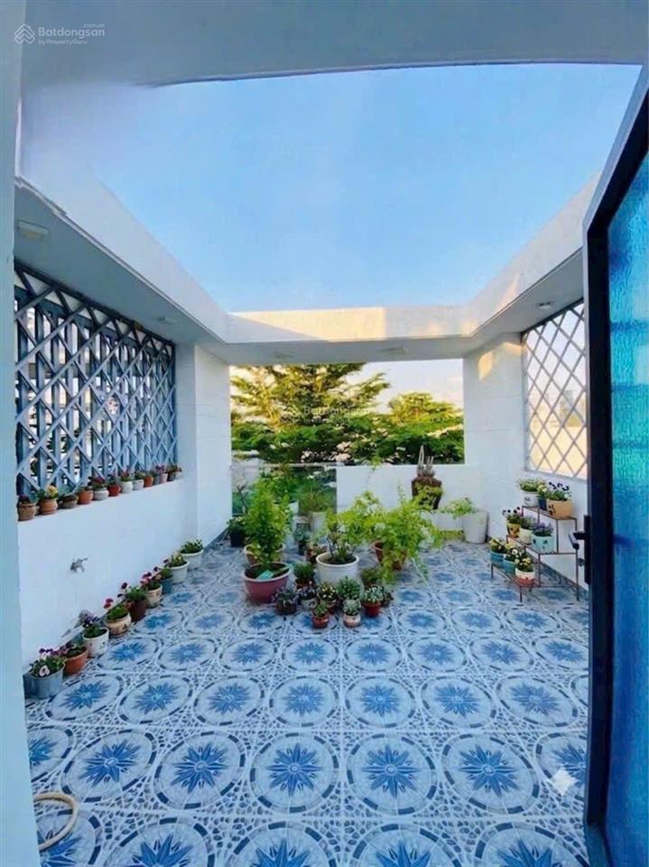 Nhà đẹp 4 tầng. trục chính kdc the sun. mt đường 8m. giá chỉ 6,85 tỷ tl