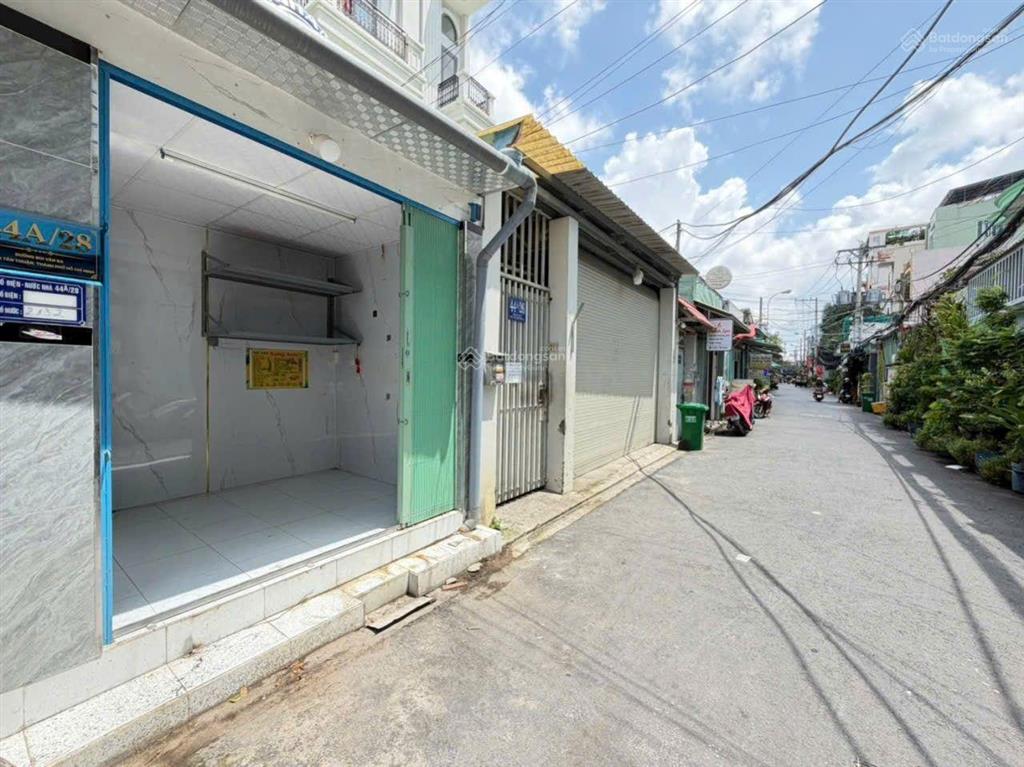 Bán dãy phòng trọ đường bùi văn ba. trệt lầu. dt 4.25x18.28m. nh 7.3m. giá 9.960