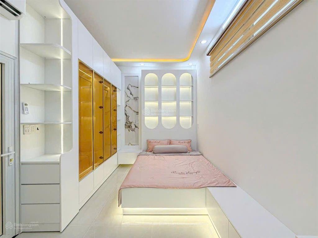 Bán gấp nhà 3 tầng sân thượng, hẻm xe hơi. gò ô môi. quận 7. giá 9.99 tỷ tl