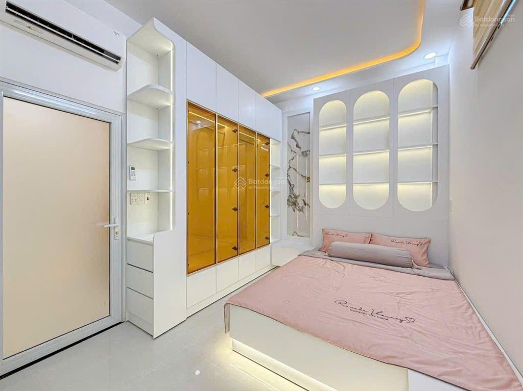 Bán gấp nhà 3 tầng sân thượng, hẻm xe hơi. gò ô môi. quận 7. giá 9.99 tỷ tl