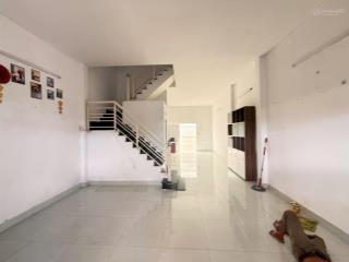 Cho thuê nhà nguyên căn hẻm xe hơi. dt 5x16m. trệt lầu. 3 phòng ngủ. giá 8 triệu