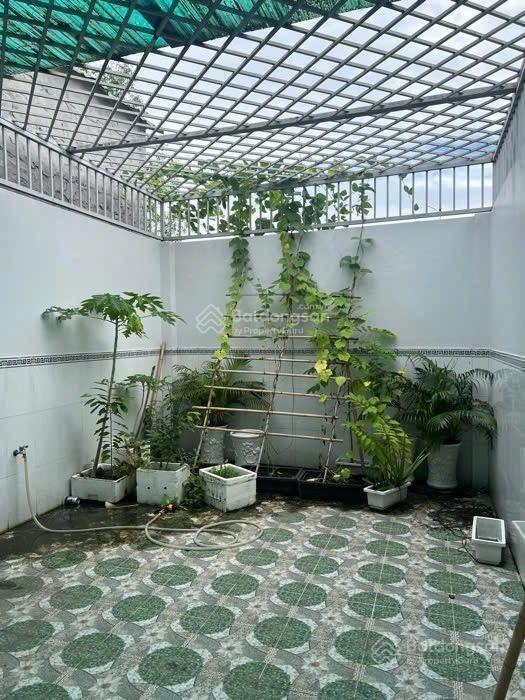 Bán nhà đẹp 1/ mặt tiền hẻm. kinh doanh buôn bán tốt. dt 4x28m 3 tầng. huỳnh tấn phát tt nhà bè