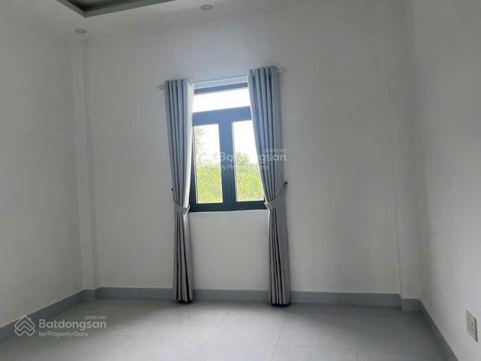 Bán nhà đẹp 1/ mặt tiền hẻm. kinh doanh buôn bán tốt. dt 4x28m 3 tầng. huỳnh tấn phát tt nhà bè