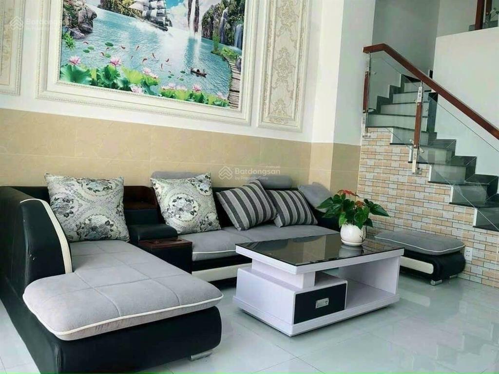 Bán nhà đẹp 1/ mặt tiền hẻm. kinh doanh buôn bán tốt. dt 4x28m 3 tầng. huỳnh tấn phát tt nhà bè