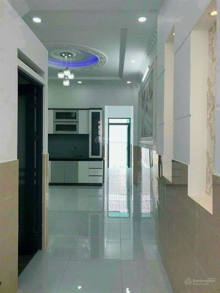 Bán nhà đẹp 1/ mặt tiền hẻm. kinh doanh buôn bán tốt. dt 4x28m 3 tầng. huỳnh tấn phát tt nhà bè