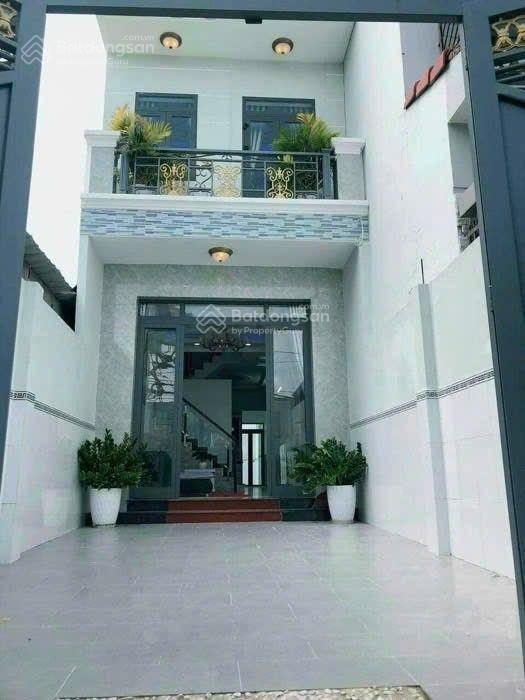 Bán nhà đẹp 1/ mặt tiền hẻm. kinh doanh buôn bán tốt. dt 4x28m 3 tầng. huỳnh tấn phát tt nhà bè