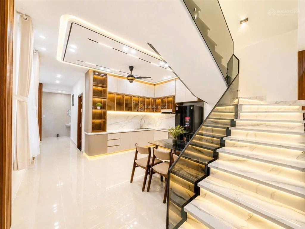 Bán nhà góc 2 mặt tiền diện tích khủng hẻm 1632 huỳnh tấn phát  sát bên q7 giá 6tỷ500 tl