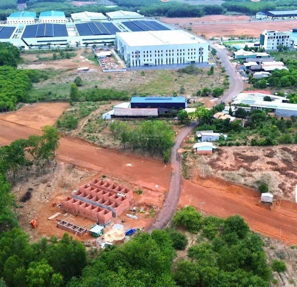 Bán lỗ đất mặt tiền kinh doanh buôn bán cụm khu công nghiệp tân tiến. có hh cho mg