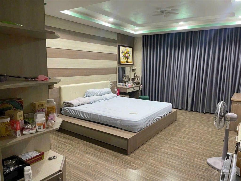 Giảm mạnh. bán nhanh nhà 4 tầng. dt 5x18m. mặt tiền đường d1 phạm hữu lầu. q7. giá chỉ 11,8 tỷ