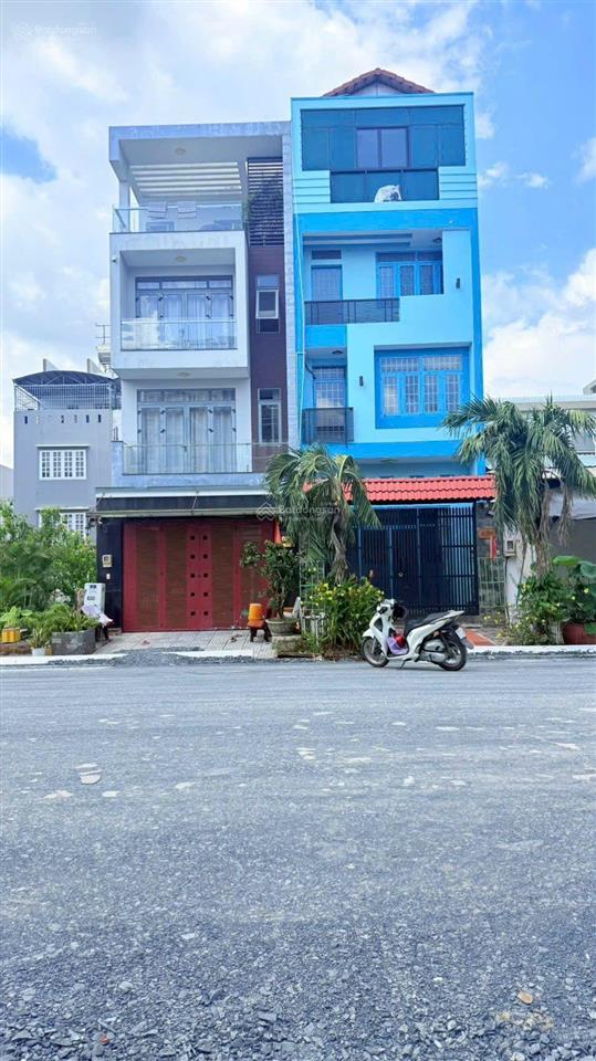 Giảm mạnh. bán nhanh nhà 4 tầng. dt 5x18m. mặt tiền đường d1 phạm hữu lầu. q7. giá chỉ 11,8 tỷ
