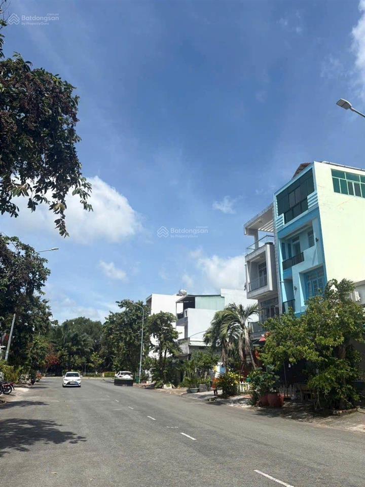 Giảm mạnh. bán nhanh nhà 4 tầng. dt 5x18m. mặt tiền đường d1 phạm hữu lầu. q7. giá chỉ 11,8 tỷ