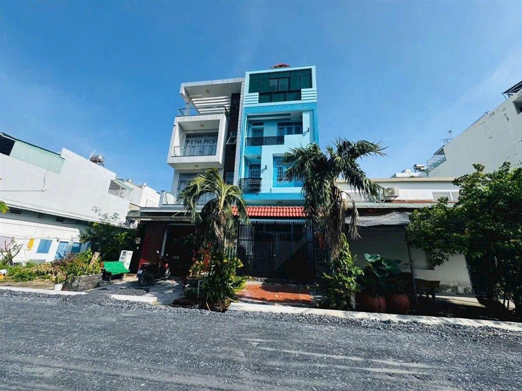 Giảm mạnh. bán nhanh nhà 4 tầng. dt 5x18m. mặt tiền đường d1 phạm hữu lầu. q7. giá chỉ 11,8 tỷ