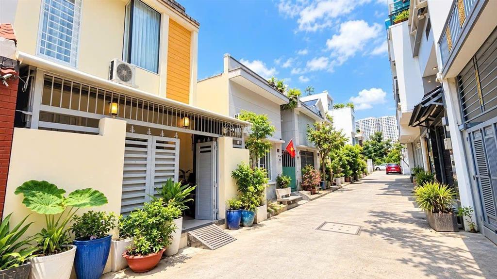 Giảm 1 tỷ bán gấp nhà 2 tầng 5x20m. hẻm 1806 huỳnh tấn phát. tt nhà bè. chỉ 5.6 tỷ
