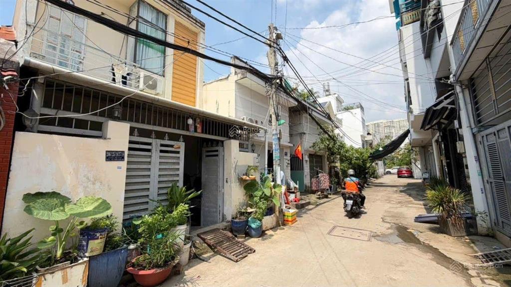 Giảm 1 tỷ bán gấp nhà 2 tầng 5x20m. hẻm 1806 huỳnh tấn phát. tt nhà bè. chỉ 5.6 tỷ