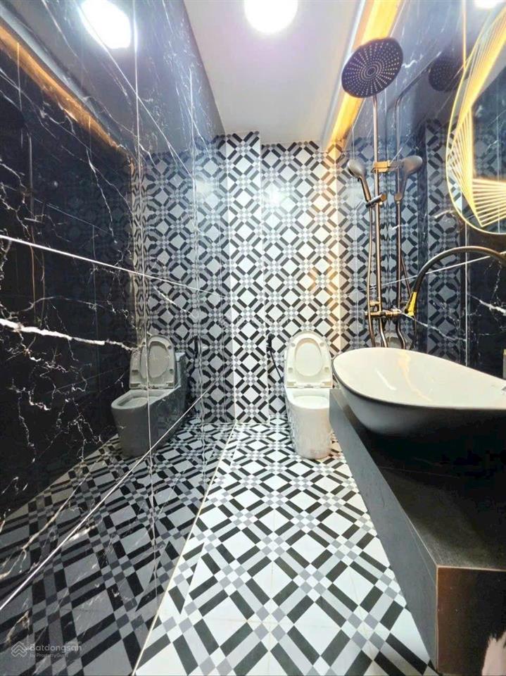 Giảm giá 500 triệu bán nhanh nhà 3 tầng sân thượng sau rộng mới hoàn thiện xong, full nội thất