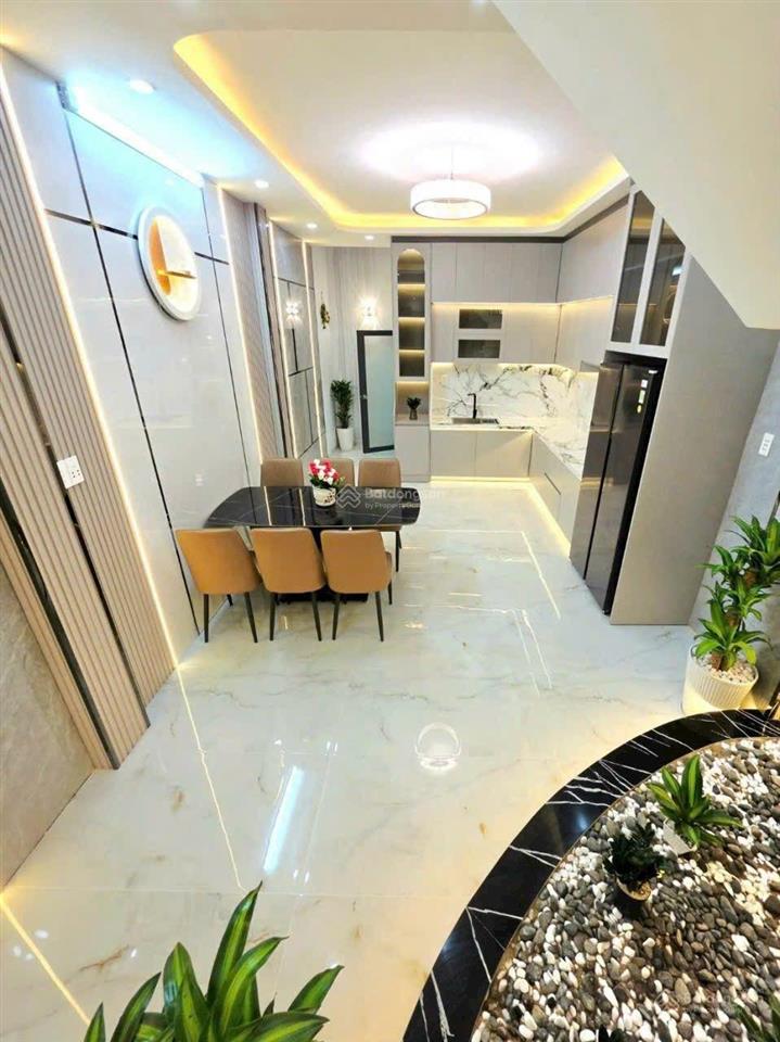 Giảm giá 500 triệu bán nhanh nhà 3 tầng sân thượng sau rộng mới hoàn thiện xong, full nội thất