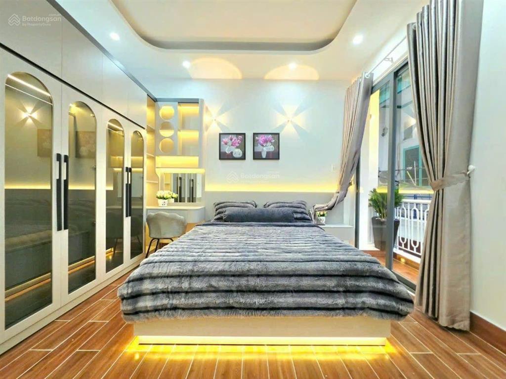 Giảm giá 500 triệu bán nhanh nhà 3 tầng sân thượng sau rộng mới hoàn thiện xong, full nội thất